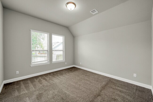 Building Photo - 328 Rise Ln