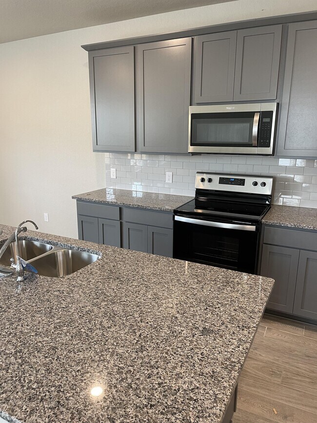 Building Photo - 2532 Ayers Dr