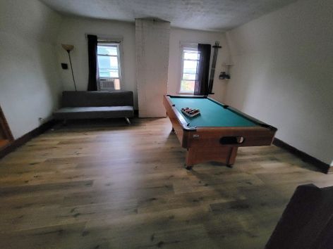 Upstairs Large Room - 671 Jones Ave