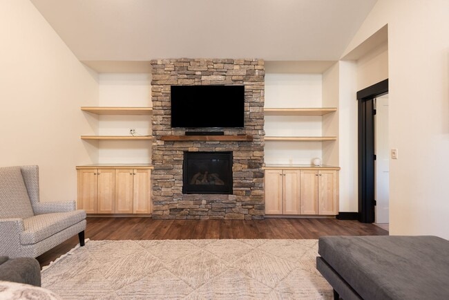 Building Photo - Furnished Northwest Crossing Craftsman in Quiet Cul-de-Sac