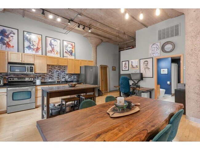 Building Photo - 521 S 7th St