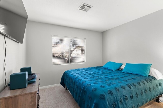 Building Photo - Single Story 3 Bedroom Home with 2 Patios and Community Amenities In Henderson