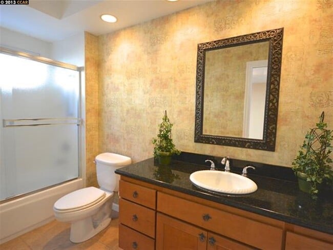 Building Photo - 655 Sun Tree Ct