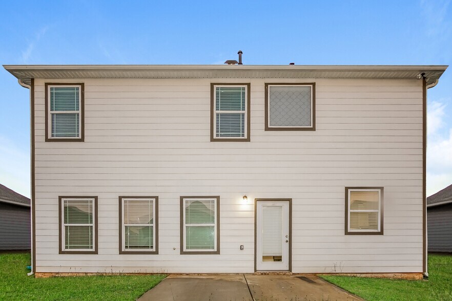 Building Photo - 26311 Valley Ridge Rd