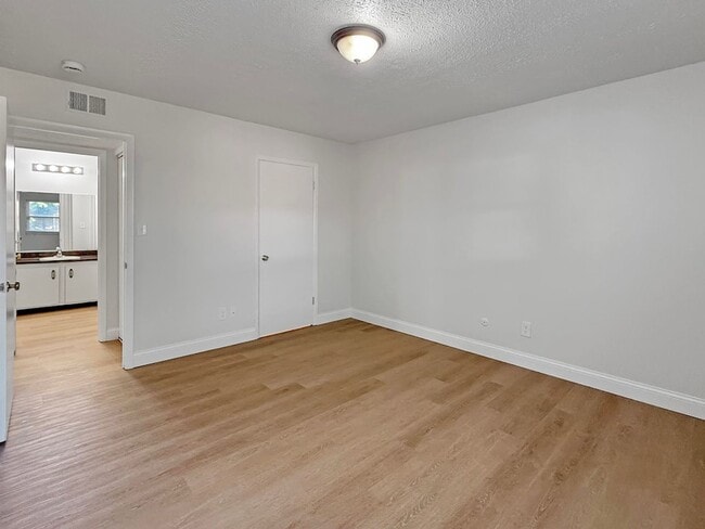 Building Photo - RENTAL SPECIAL Evansville, Indiana*** 2 Bed 2 Bath $1079.00/mo***No Deposit $0