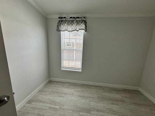 Building Photo - 27 Nyborg Ave