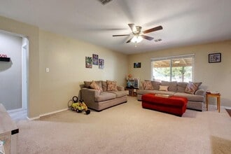 Building Photo - 450 Carriage Way