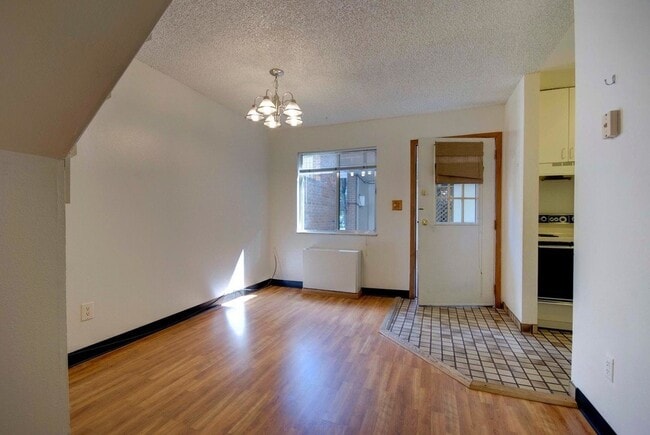 Building Photo - PRE-LEASE! 2 bed 1.5 Bath Condo at The Wimbledon!