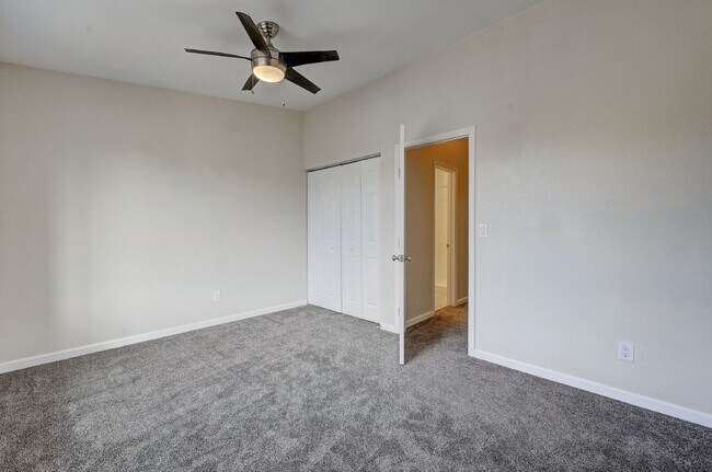 Building Photo - $1,995 - 2 Bed, 2 Bath Lofted Townhome in ...