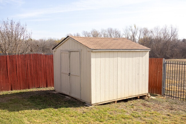 Building Photo - 1613 Apollo Cir