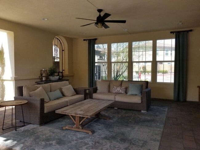 Building Photo - 235 W Ridgewood St