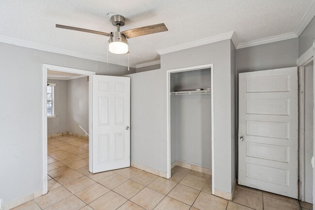 Building Photo - Classic 2 bedroom, 1 bathroom house apartment in Eustis.