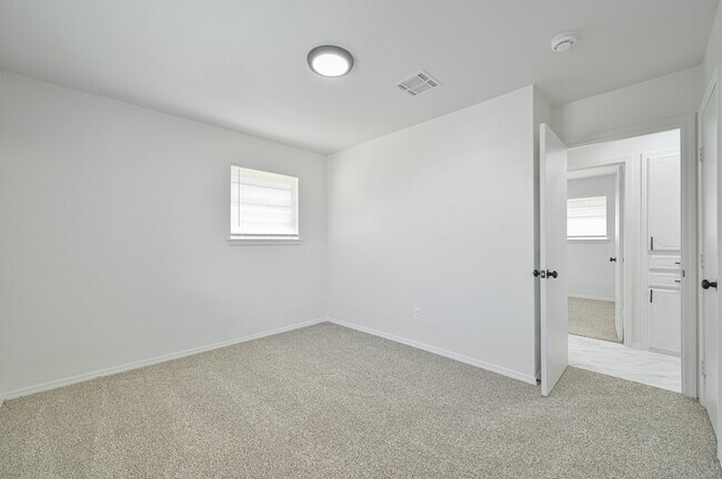Building Photo - 4720 SE 50th St