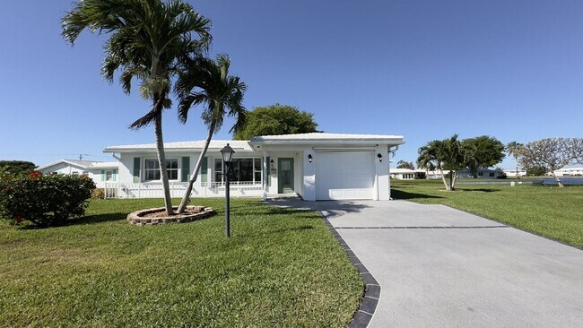 Building Photo - Lakefront 2BR Home in 55+ Leisureville Community