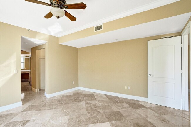 Building Photo - 101 S Ocean Dr