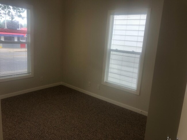 Building Photo - 949 Fulton St W