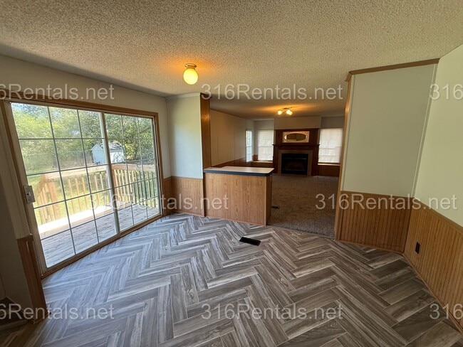 Building Photo - 800 W 81st St S