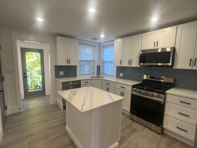 Building Photo - 452 Centre St