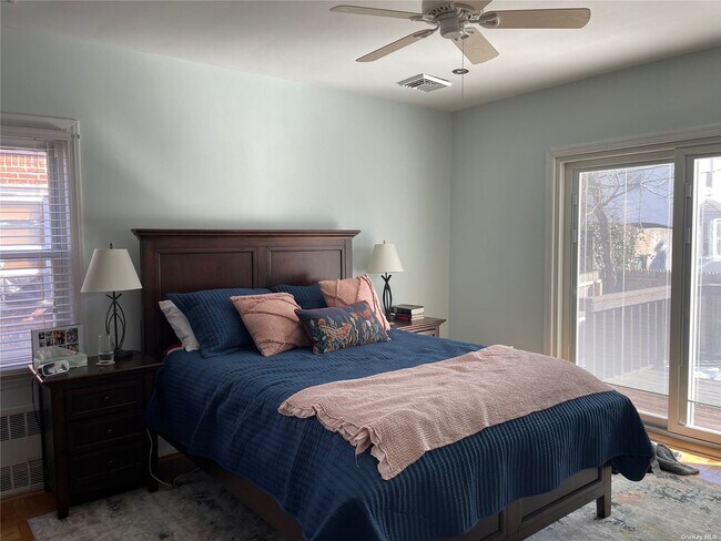 Building Photo - 530 W Olive St