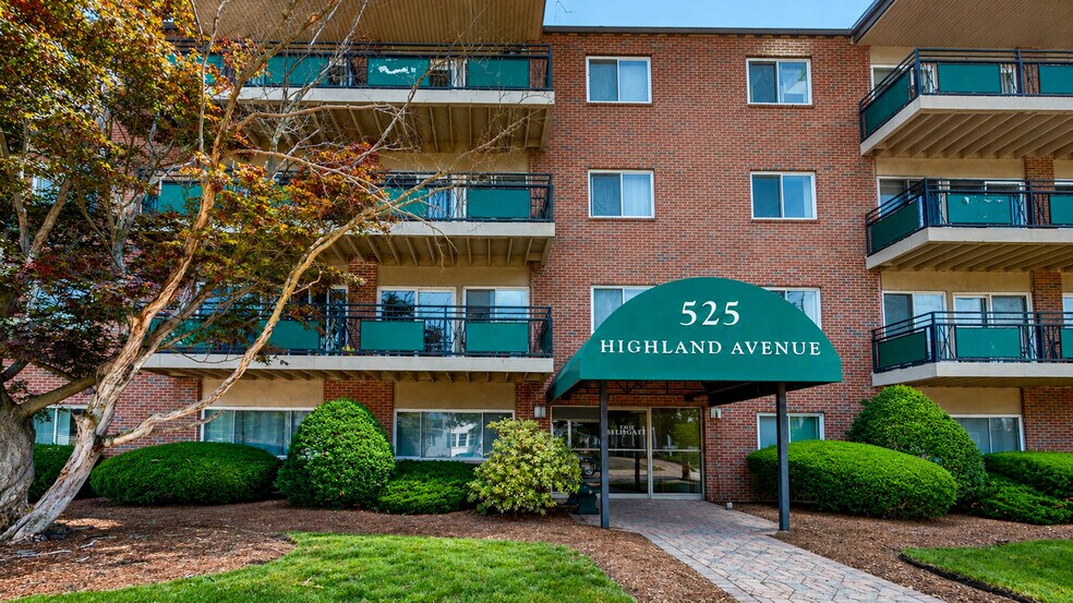 Building Photo - 525 Highland Ave