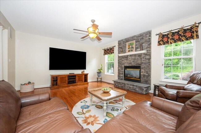 Building Photo - Short Term / Corporate Rental Available