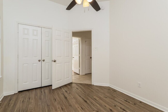 Building Photo - 1729 Fay Dr