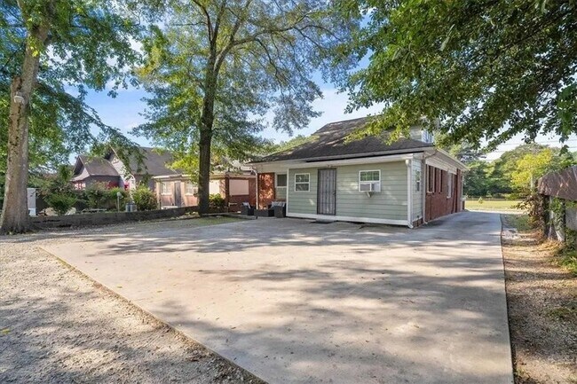 Building Photo - 1643 Ralph David Abernathy Blvd SW