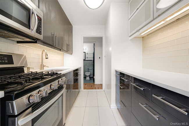 Building Photo - 94-30 60th Ave