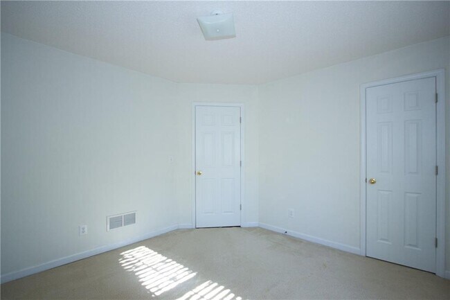 Building Photo - 2804 James Henry Dr