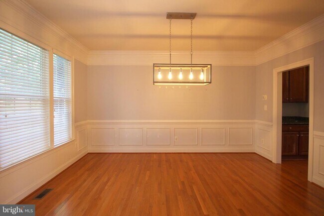 Building Photo - 44136 Riverpoint Dr