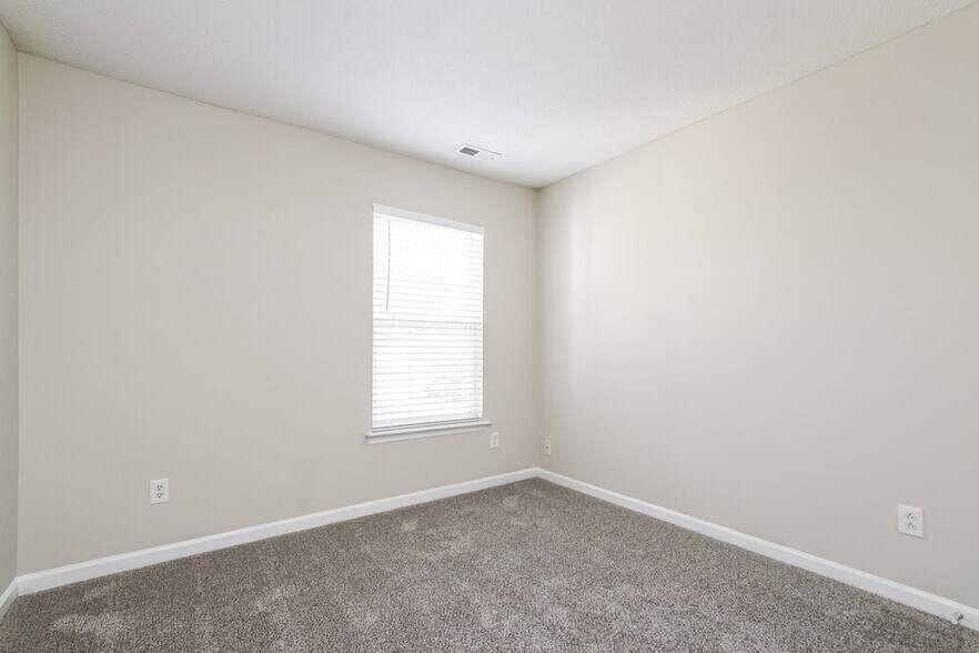 Building Photo - 3917 Apperson Dr