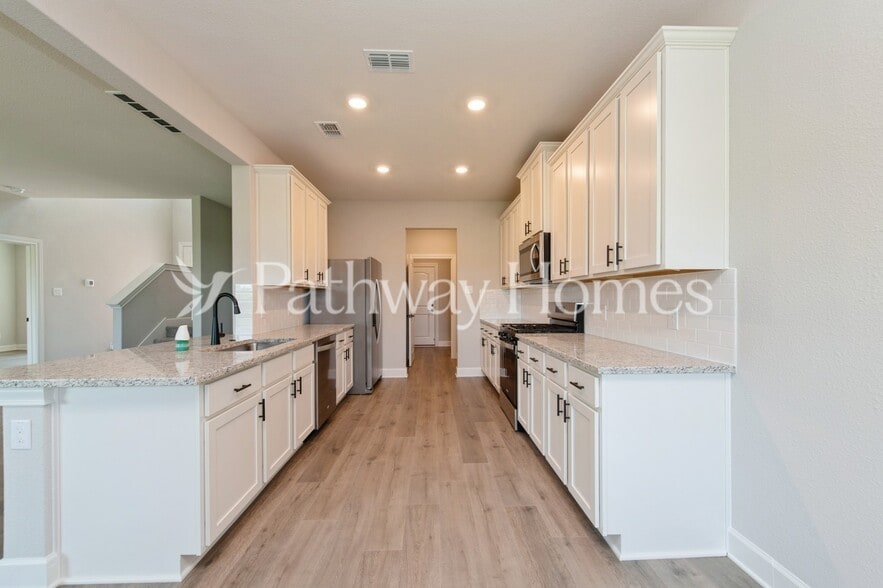 Building Photo - 601 Brookside Dr