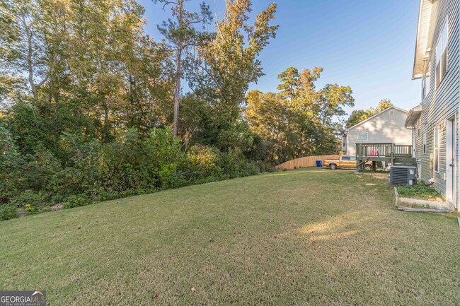 Building Photo - 583 Embassy Walk