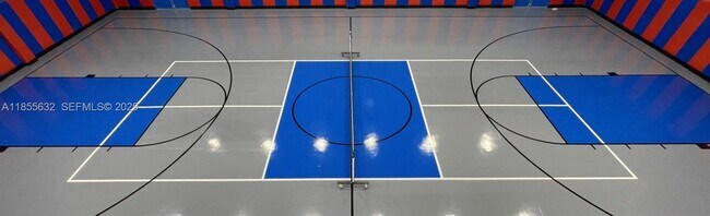 Building Photo - 16251 Golf Club Rd