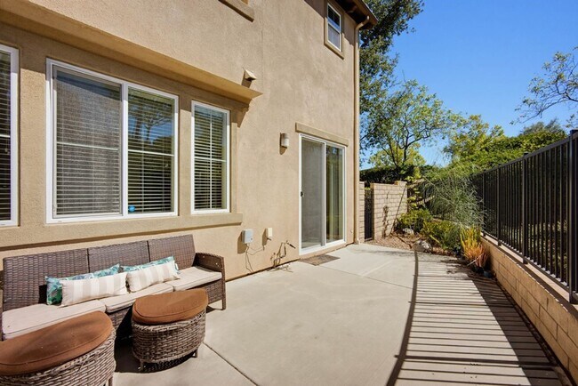 Building Photo - 42910 Avenida Amistad