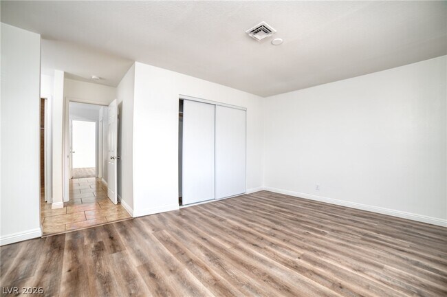 Building Photo - 3556 Ruth Dr