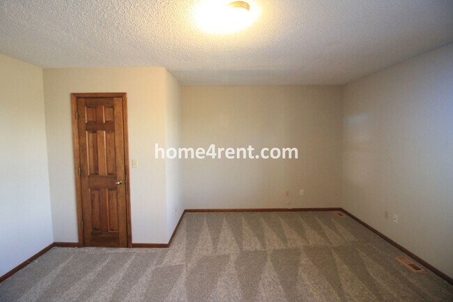 Building Photo - Bedrooms on the Main Level w/ Finished Wal...