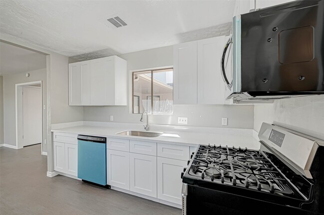 Building Photo - 4302 Wildacres Dr