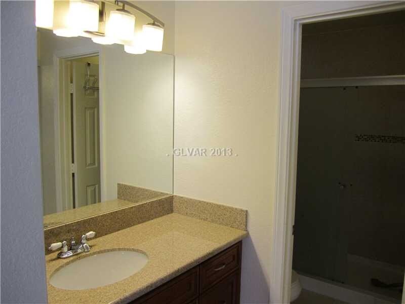 Building Photo - 5033 Vivaldi Dr