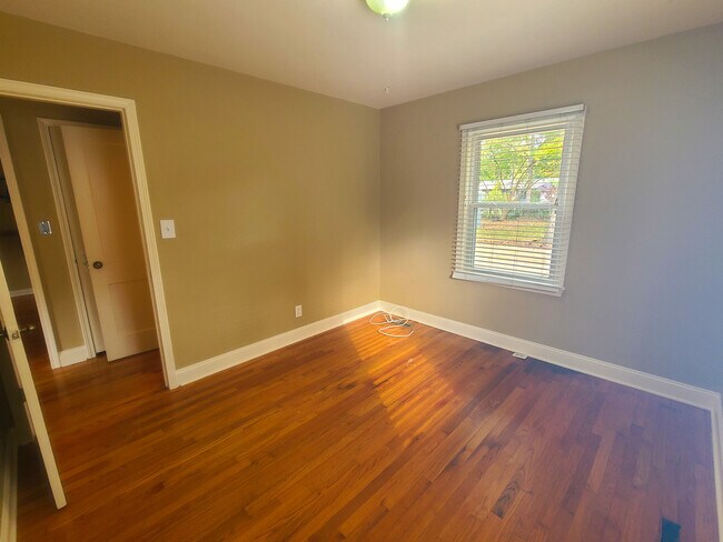 Building Photo - 8217 Belleview Ave