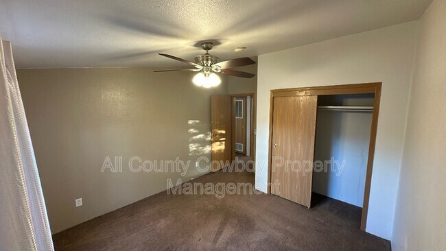 Building Photo - 1564 W Polk St