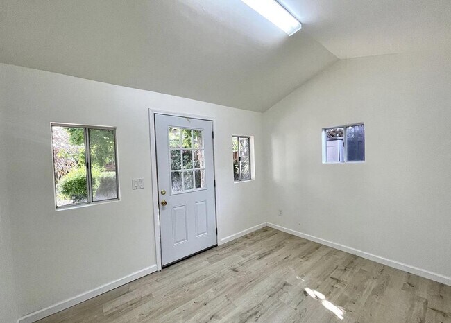 Building Photo - 1127 Clark Way