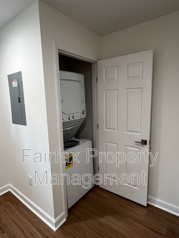 Building Photo - 1309 Hudson Ave