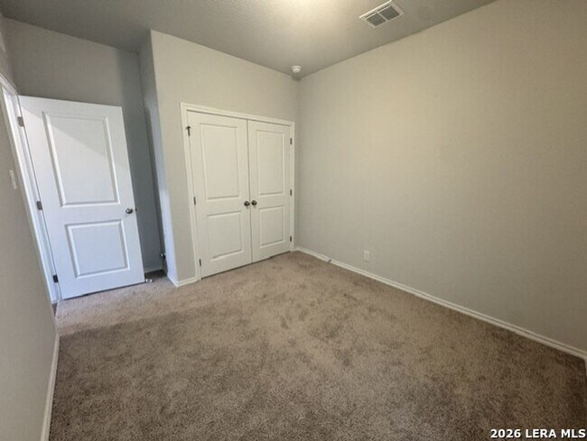 Building Photo - Newer Beautiful Home featuring 3-bedroom 2 Bath Plus office
