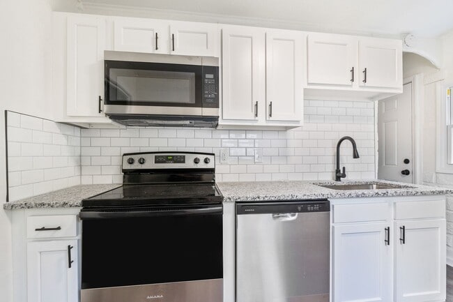 Building Photo - Charming 2BR Ranch Home with Modern Finishes and Spacious Yard