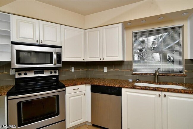 Building Photo - 9 Park Ln Cir