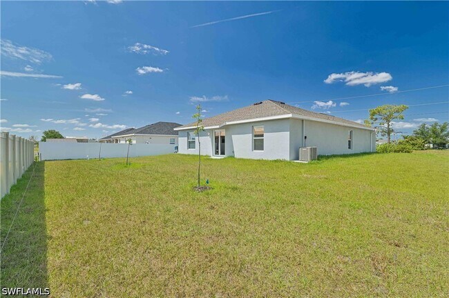 Building Photo - 2901 SW 18th Pl