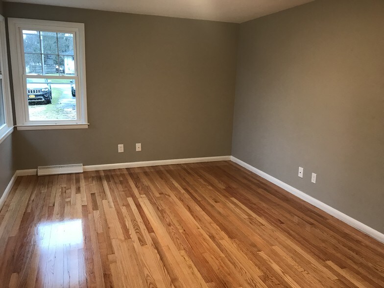 Beautiful hardwood floors - 19 Geraldine Ave
