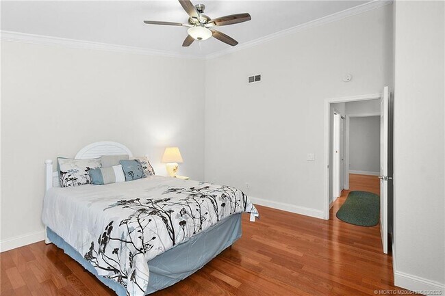 Building Photo - 3129 SE Indian St