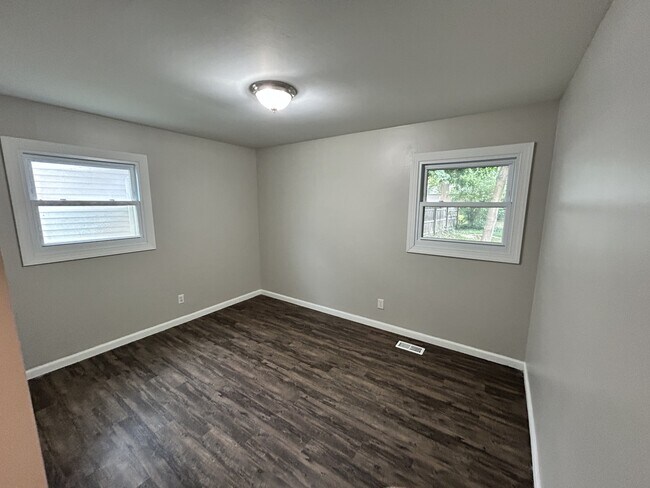 Building Photo - 2803 Willowpark Dr